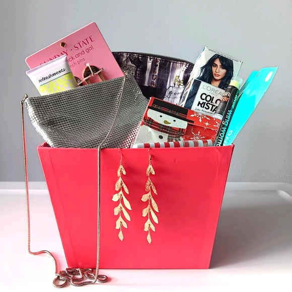 Accessories - 10 Gift Lot Beauty, Bag & Accessories Curated Christmas Gift Basket L'Oreal Izak